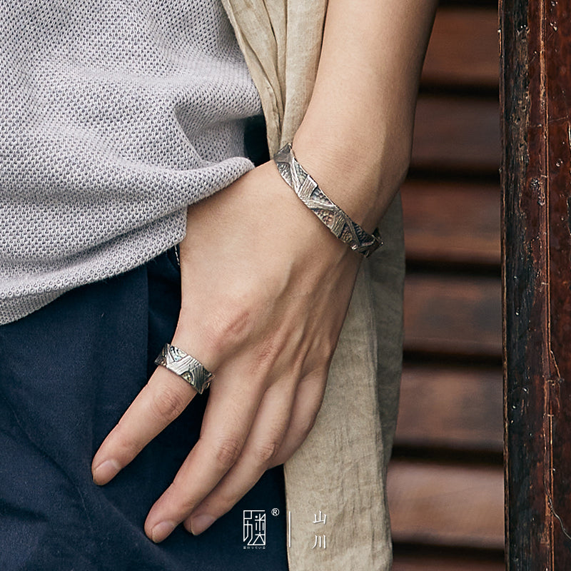 Retro Open-End Ring Design: Original Middle Finger Ring