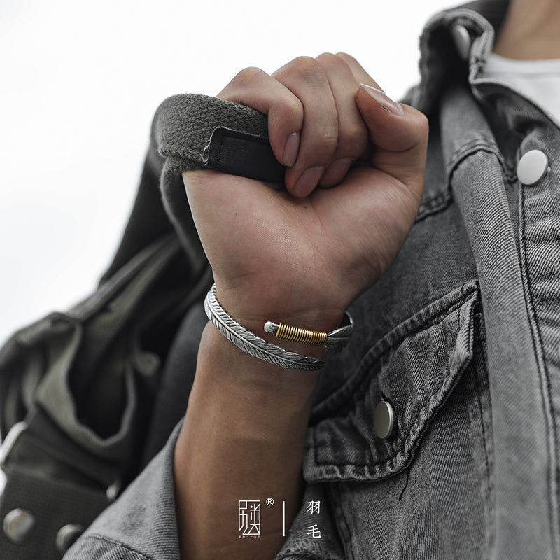 Fashionable silver bracelet