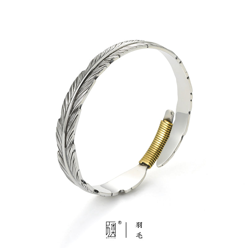 Fashionable silver bracelet