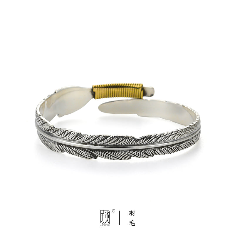 Fashionable silver bracelet